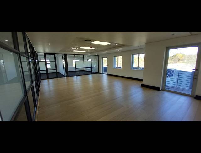1,013M² OFFICE TO LET IN BRYANSTON